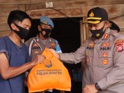 Kapolres Cilegon Berbagi Sembako Dengan Warga Kurang Mampu